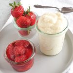 Vanille-Grießpudding mit Erdbeerkompott
