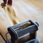Nudelteig in Nudelmaschine